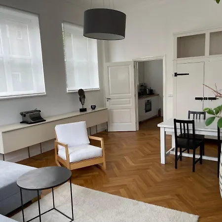 Canal House In Historic Center Gouda