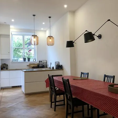 Canal House In Historic Center