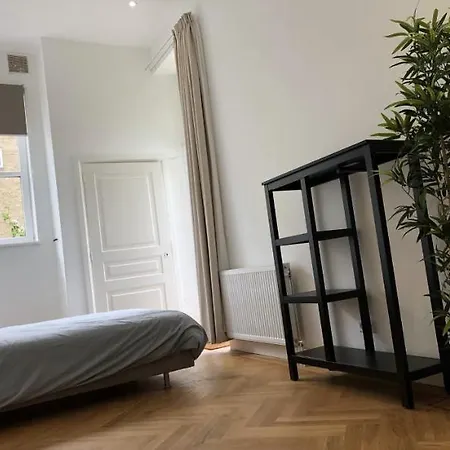 Canal House In Historic Center Gouda