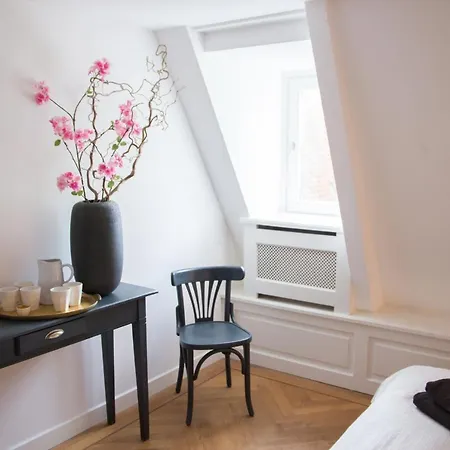 Canal House In Historic Center *