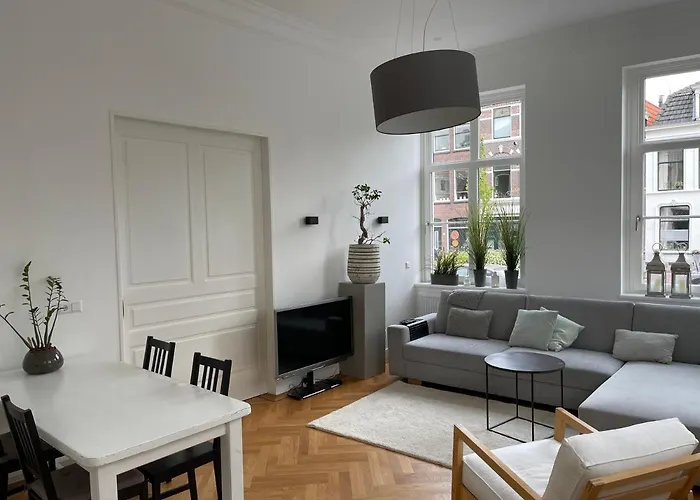 Apartment Canal House In Historic Center Gouda