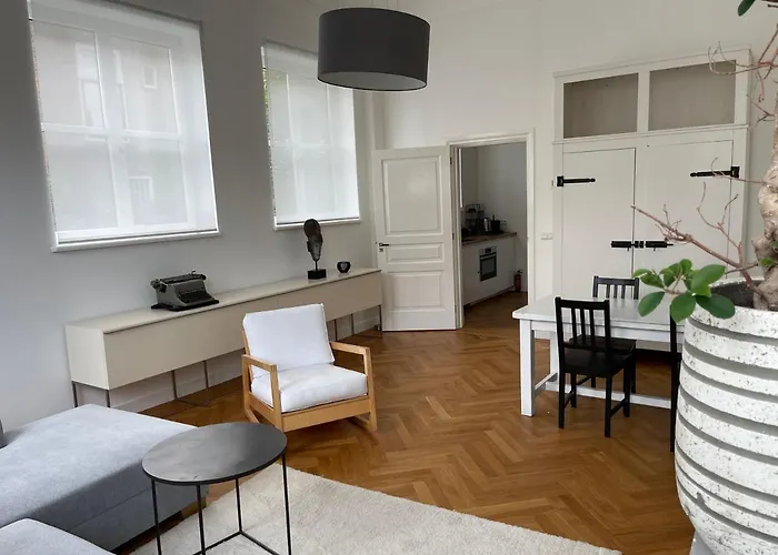 Canal House In Historic Center Gouda