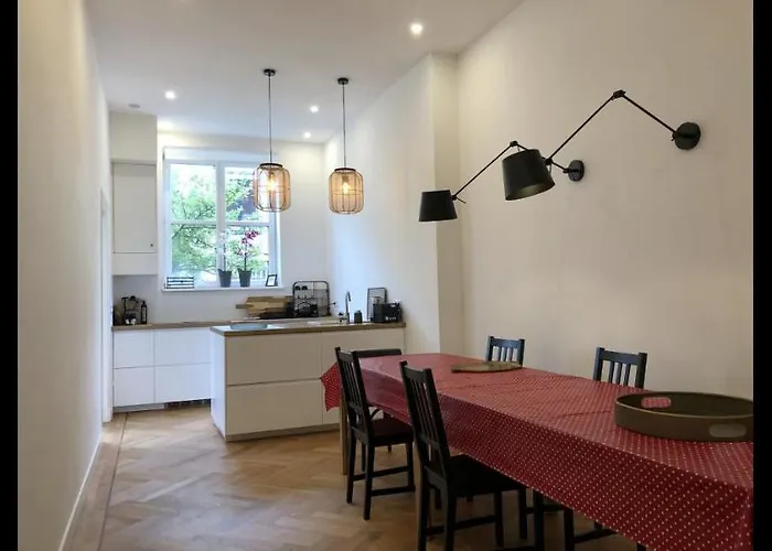 Canal House In Historic Center