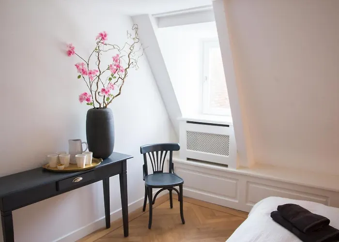 Canal House In Historic Center *