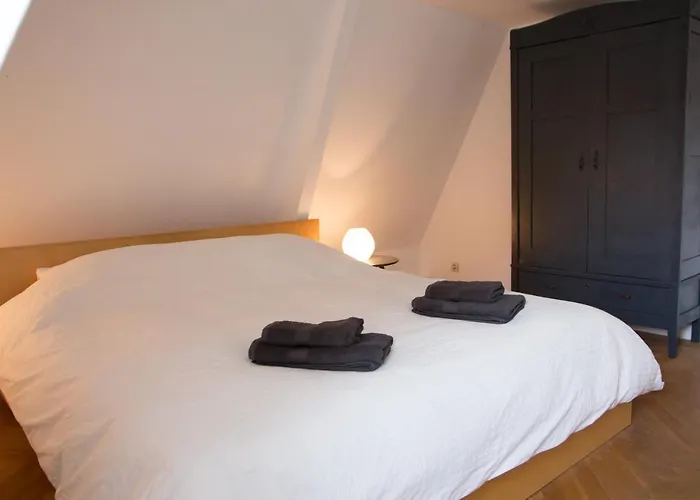 Canal House In Historic Center *