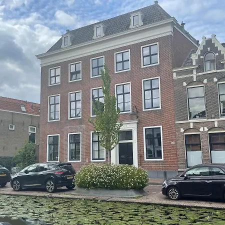 Canal House In Historic Center Gouda