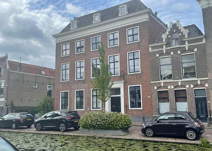 Canal House In Historic Center Gouda