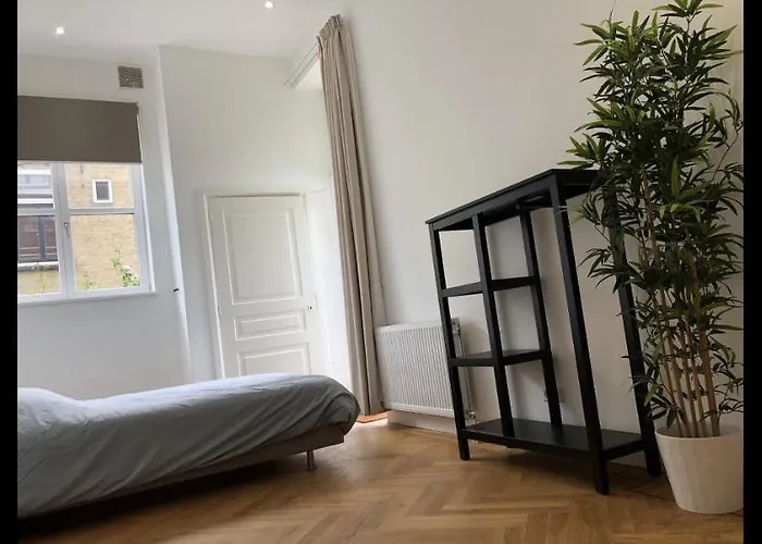 Canal House In Historic Center Gouda